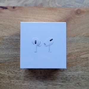 Apple AirPods Pro 1st Gen w/MagSafe Charging Case Brand New & Factory Sealed